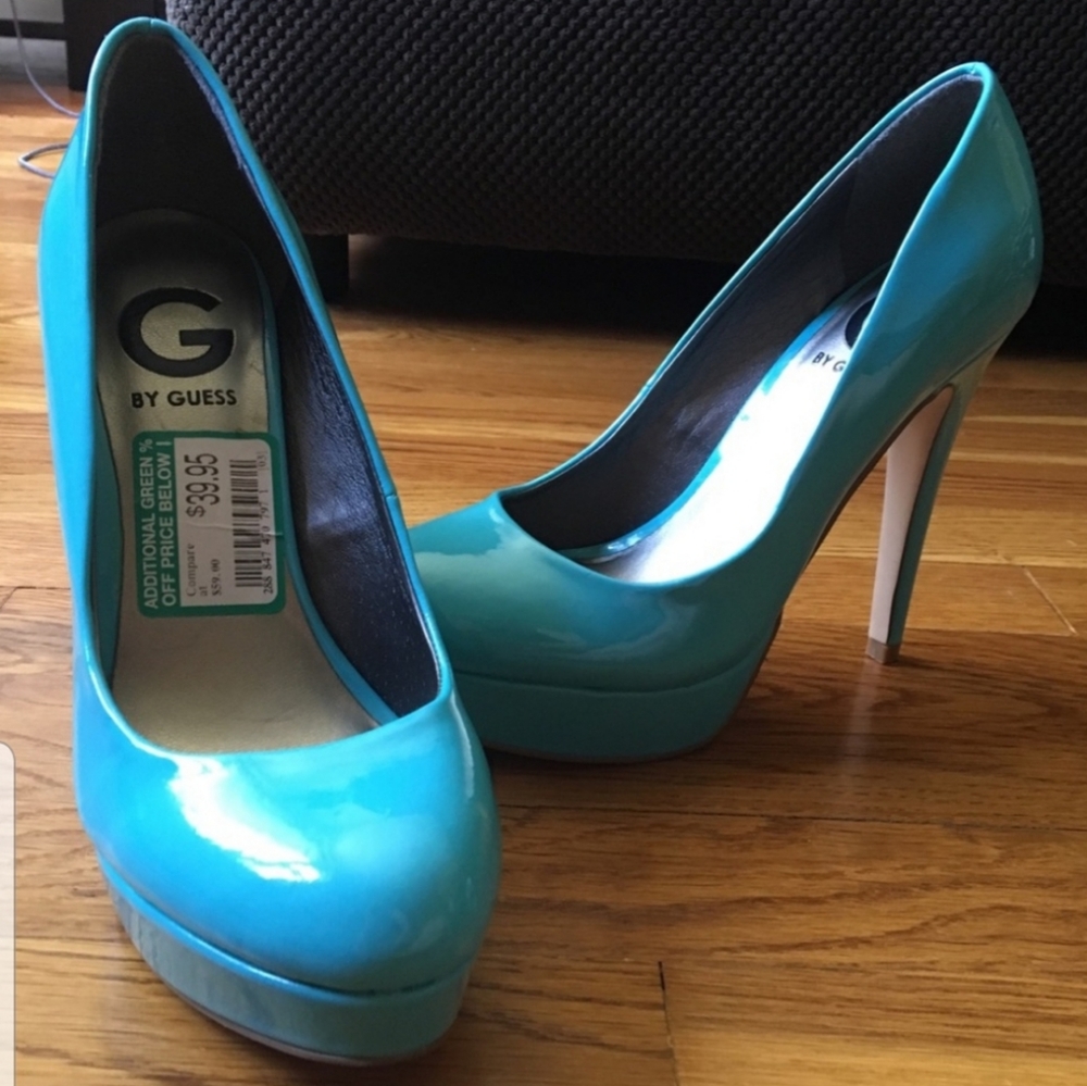 Pretty blue guess heels